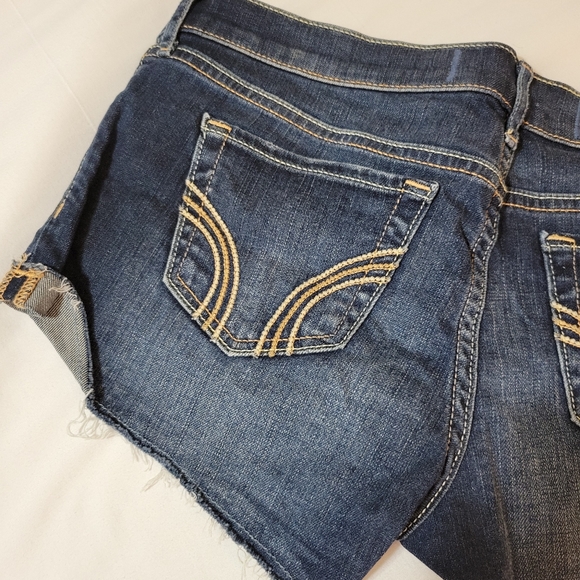 Hollister Medium Wash Denim Jean Shorts - Picture 9 of 11